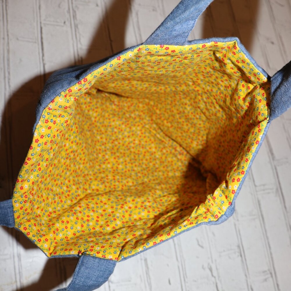 🌸 Handmade Appliqué Flower Tote – Whimsical & One-of-a-Kind   Approx. 13" wide - Picture 3 of 6
